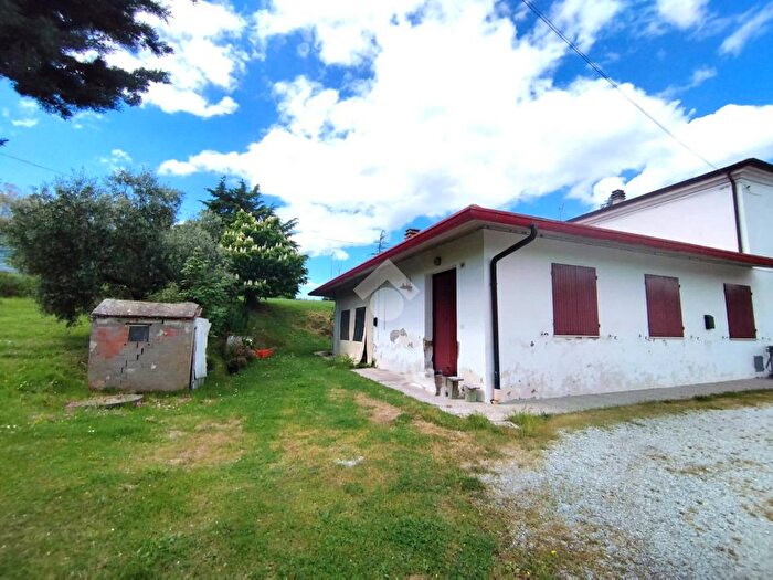 Casa trilocale in vendita in Via Montegelli, Sogliano Al Rubicone