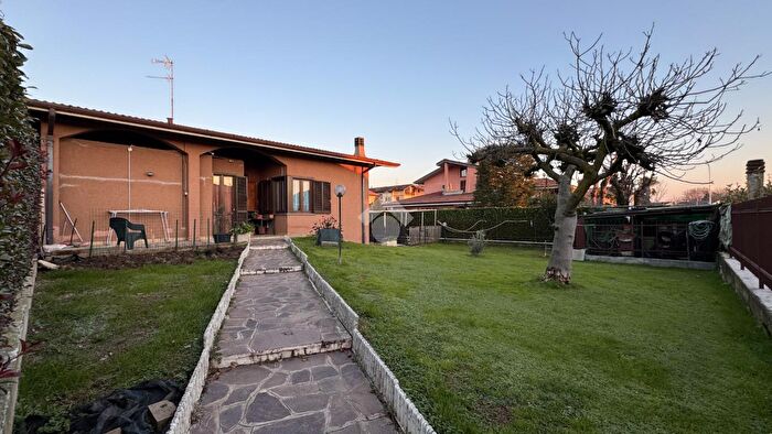 Casa quadrilocale in vendita in Via Leonardo da Vinci, Basiano