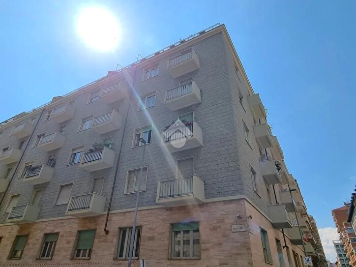 Appartamento quadrilocale in vendita in Via Donizetti, Torino