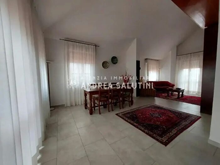 Appartamento con 6 locali in vendita in Pontedera