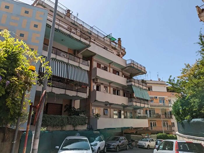 Appartamento trilocale in affitto in Via Prospero Farinacci, Roma