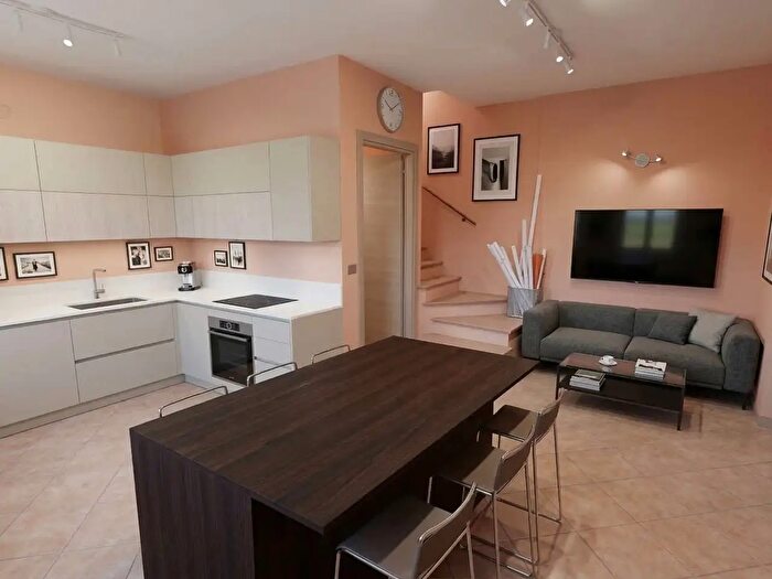 Appartamento trilocale in vendita in Via Quintino Sella, Fara Novarese