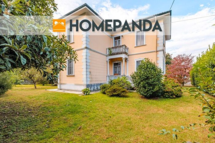 Casa con 14 locali in affitto in Via Repubblica, Castelletto Sopra Ticino