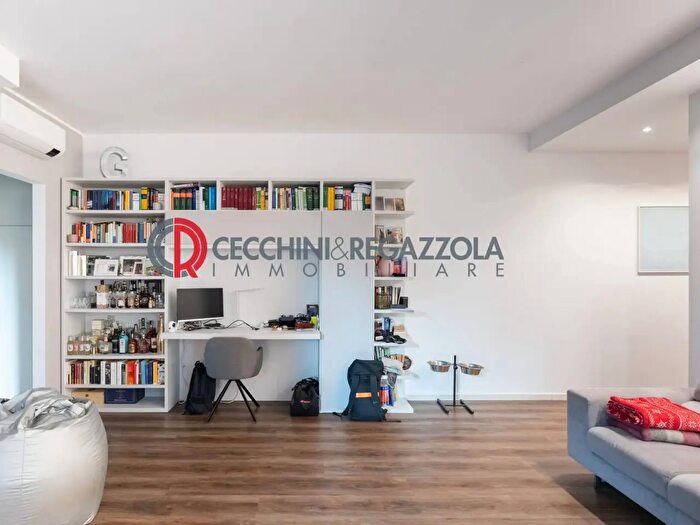 Appartamento trilocale in vendita in Via Pinerolo, Milano