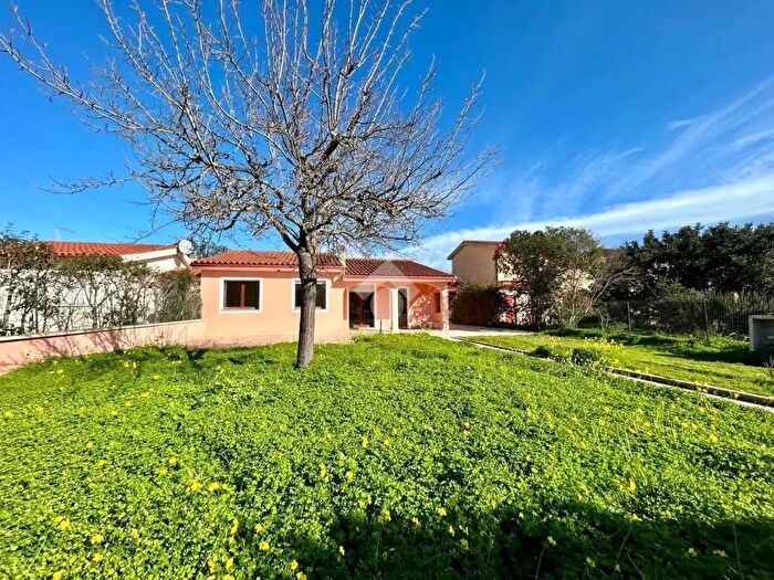 Casa quadrilocale in vendita in Via Tavolara, Capoterra