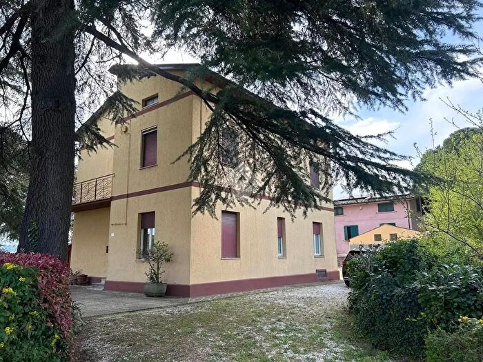 Casa con 6 locali in vendita in Via Redini, Perugia