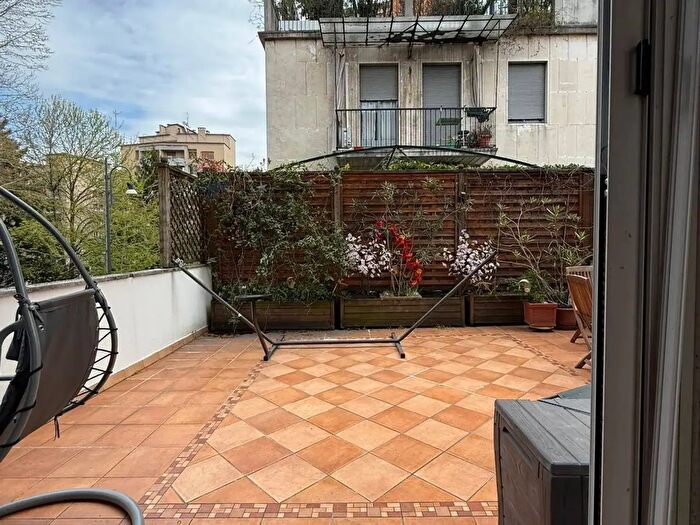 Appartamento trilocale in vendita in Via Sambuco, Milano