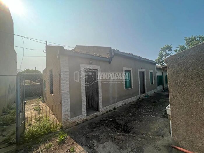 Casa quadrilocale in vendita in Strada Statale Dir, Messina