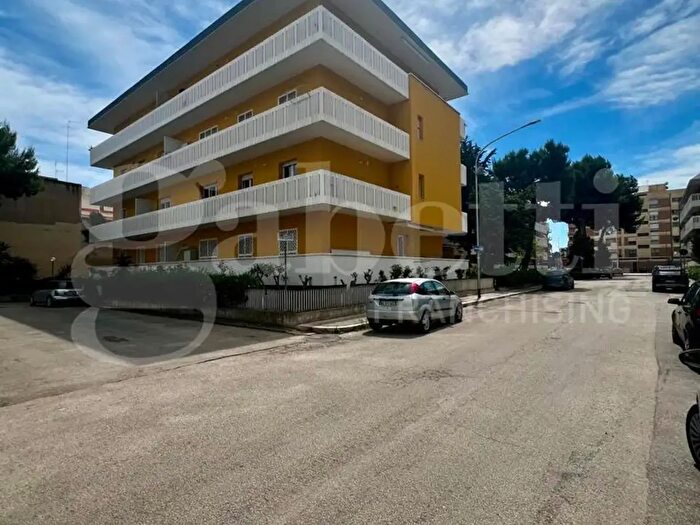 Appartamento con 5 locali in vendita in Via Salvatore Santeramo, Barletta