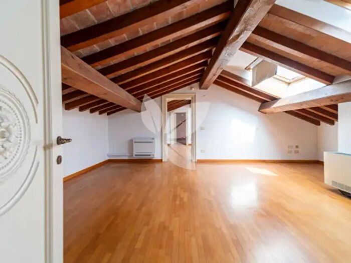 Appartamento trilocale in vendita in Via Francesco Petrarca, Parma