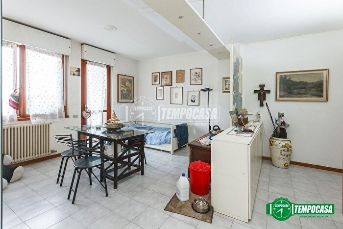 Appartamento trilocale in vendita in Via Giacinto Gambirasio, Bergamo