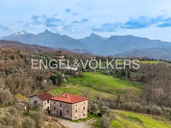 Casa con 6 locali in vendita in Via Predamura, Fivizzano