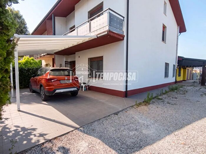 Casa con 5 locali in vendita in Via Ex Dogana, Cento