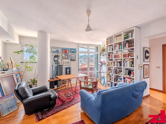 Appartamento con 5 locali in vendita in Vico Chiuso Paggi, Genova