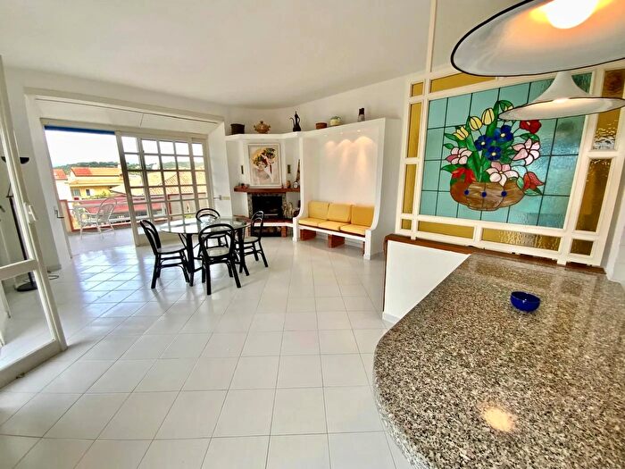 Appartamento quadrilocale in vendita in Viale del Sole SNC, Ascea