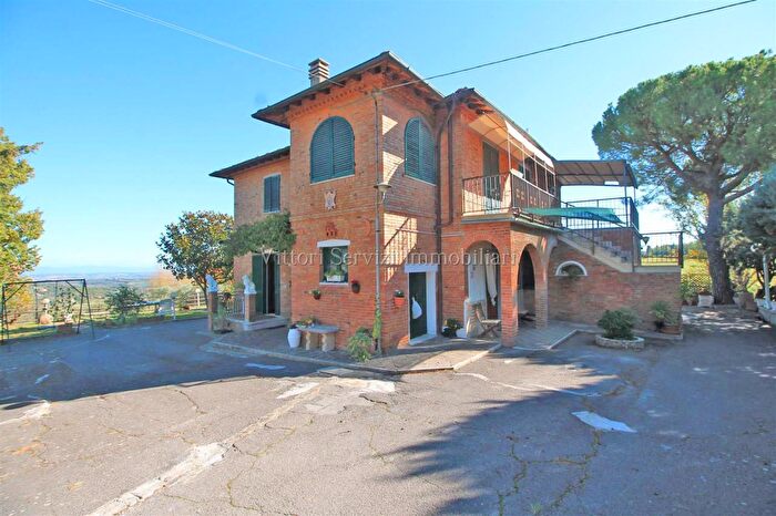 Casa con 7 locali in vendita in Via Giuseppe Verdi, Chianciano Terme