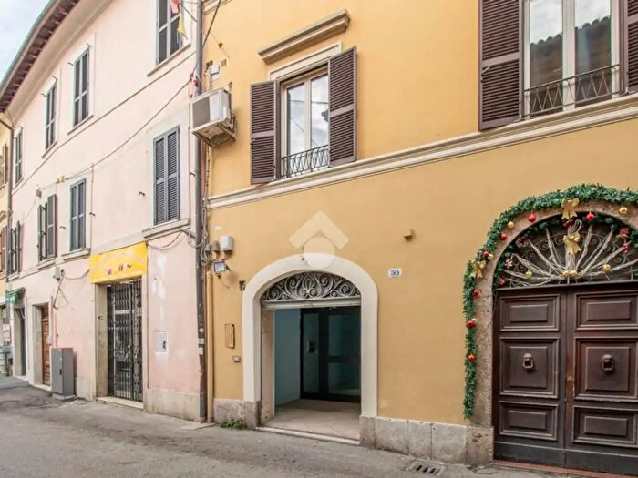 Appartamento trilocale in affitto in Via Porta Romana, Rieti