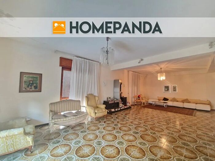 Appartamento con 6 locali in vendita in Via Filippo Juvara, Siracusa