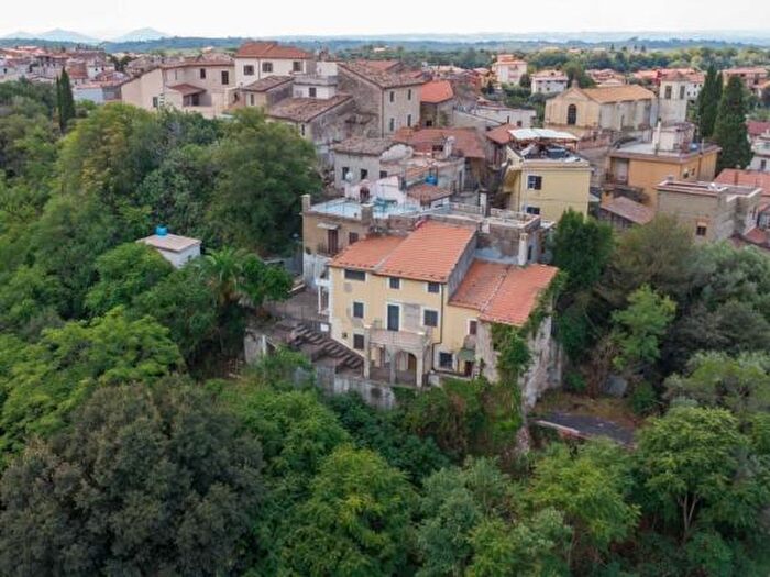 Appartamento trilocale in vendita in Fara In Sabina