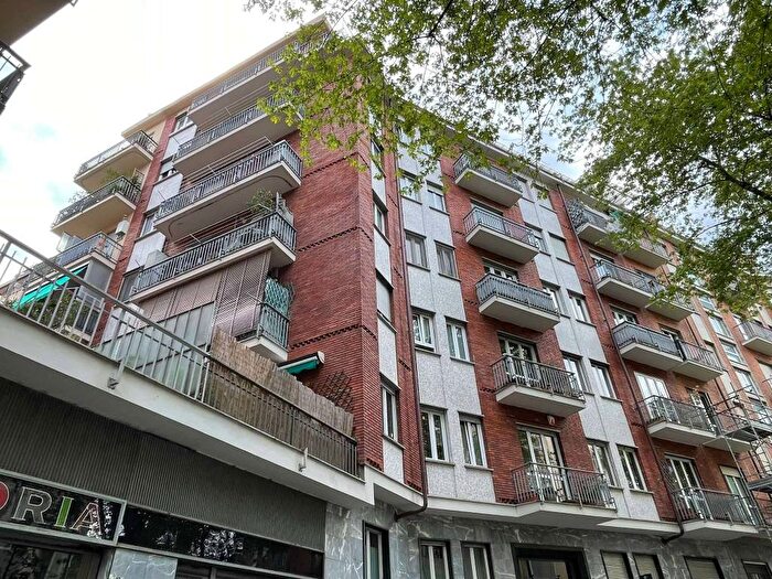 Casa con 5 locali in affitto in via Cavezzale, Vanchiglia, Torino