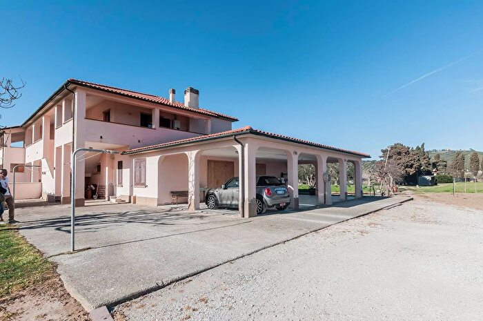 Casa con 6 locali in vendita in Campiglia Marittima
