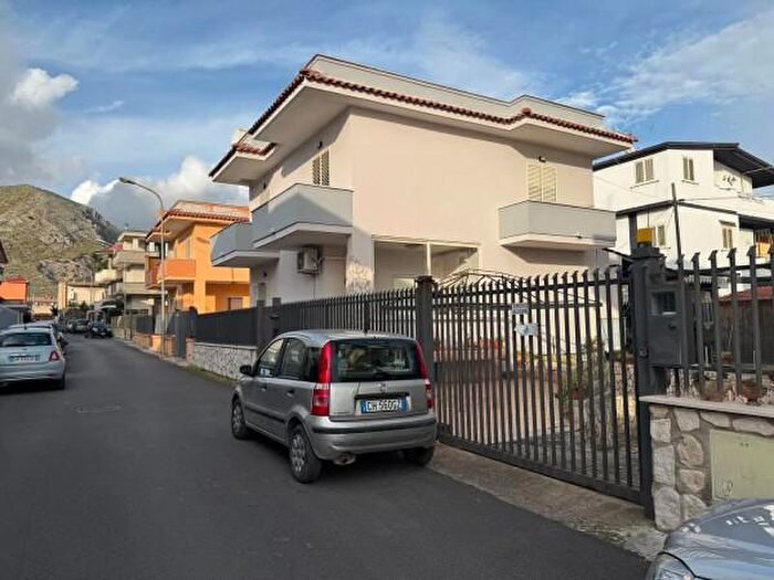 Casa quadrilocale in vendita in Mondragone