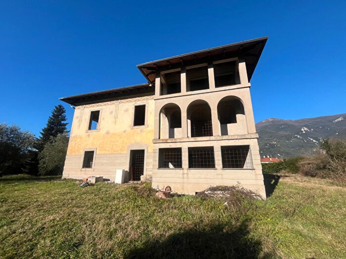Casa con 8 locali in vendita in a del Risorgimento, Camaiore