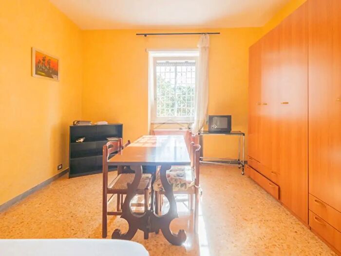 Appartamento trilocale in vendita in Via Angelo Fava, Roma