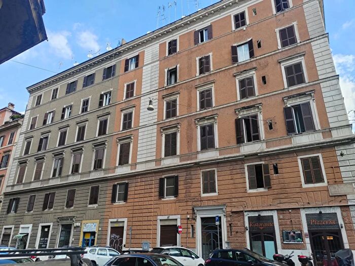 Appartamento quadrilocale in vendita in Via Principe Umberto, Roma