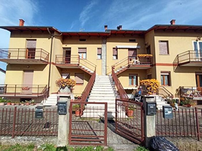 Appartamento trilocale in vendita in Via Roma, Castiglione Del Lago