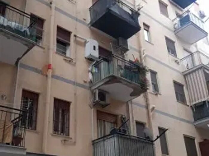 Appartamento trilocale in vendita in Via Baldassare Zamparrone, Palermo