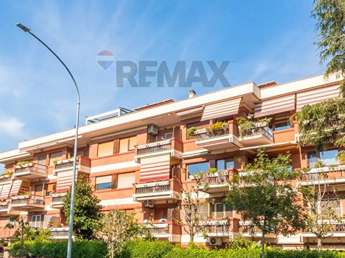 Appartamento trilocale in vendita in Roma