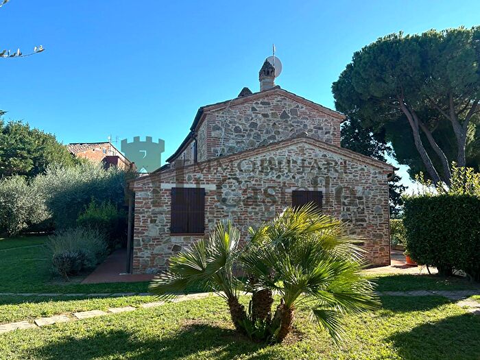 Casa con 10 locali in vendita in Poggi, Castiglione Del Lago