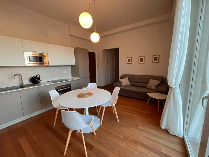 Appartamento trilocale in affitto in Via del Castagno, Firenze