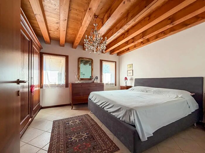 Appartamento trilocale in vendita in Via della Vittoria, Giavera Del Montello