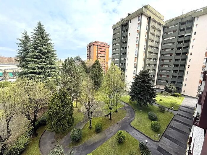 Appartamento quadrilocale in vendita in Via Leopardi, Sesto San Giovanni