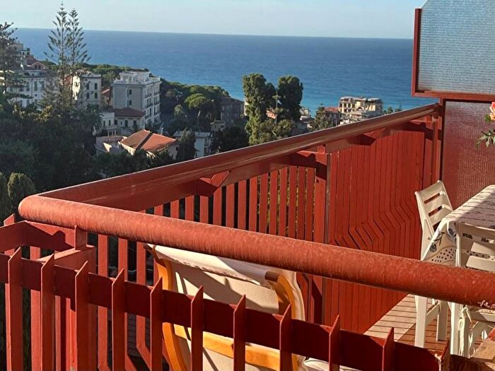 Appartamento con 6 locali in vendita in Via Romana, Bordighera