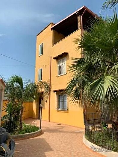 Casa trilocale in vendita in Via Conchiglia Carini, Carini