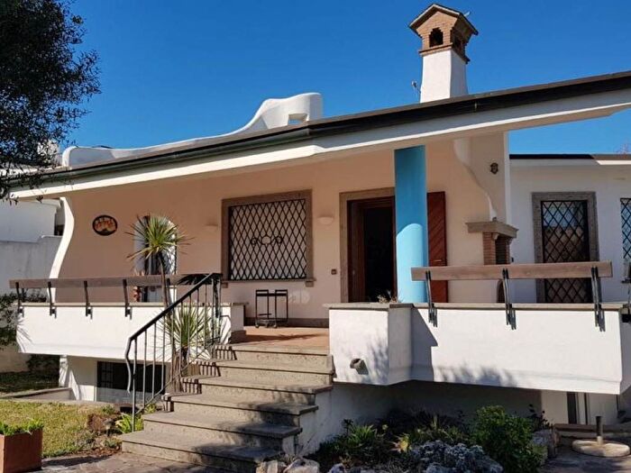 Casa quadrilocale in affitto in Via Pier Luigi Nervi, Fregene, Fiumicino