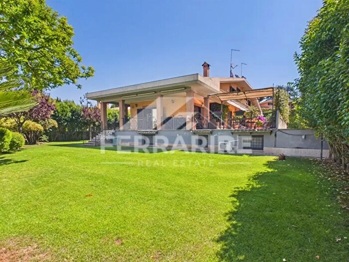 Casa con 8 locali in vendita in Via dei Casali Santovetti, Roma