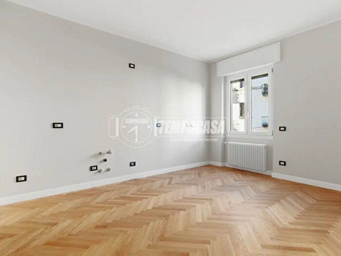 Appartamento trilocale in vendita in Piazza Carlo Donegani, Milano