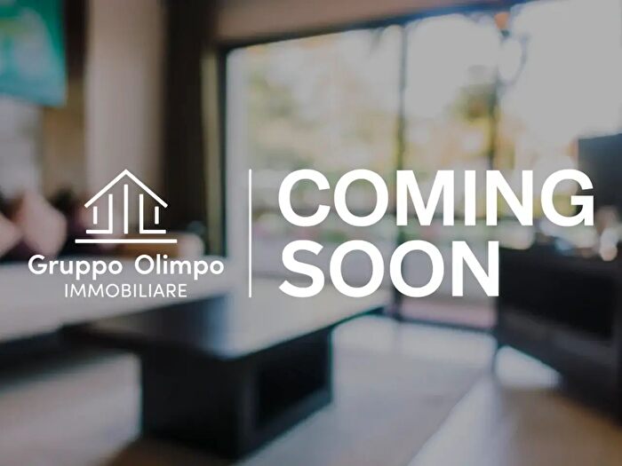 Casa con 6 locali in vendita in Via Napoleone III, Solferino