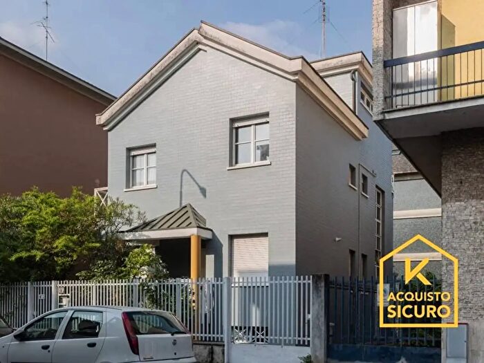 Casa con 7 locali in vendita in Via Don Carlo Porro, Milano