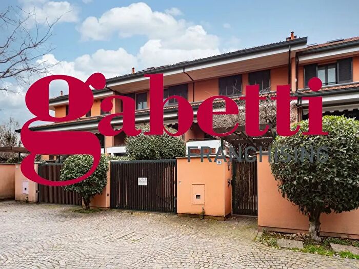Casa con 6 locali in vendita in Via Bareggio, Cusago