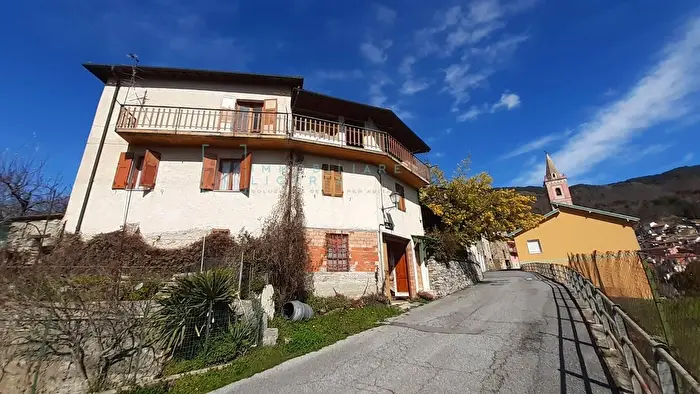 Casa con 8 locali in vendita in Via Piazza della Chiesa, Cosio Di Arroscia