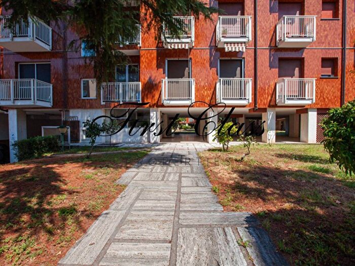 Appartamento trilocale in affitto in Via Fratelli Zoia, Quarto Cagnino, Milano