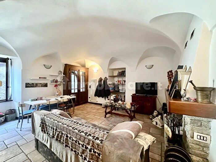 Appartamento trilocale in vendita in Domaso