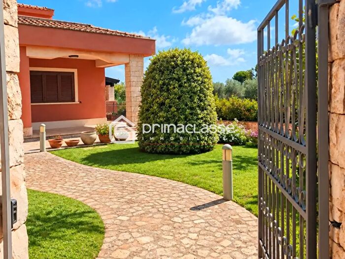 Casa con 6 locali in affitto in Modica