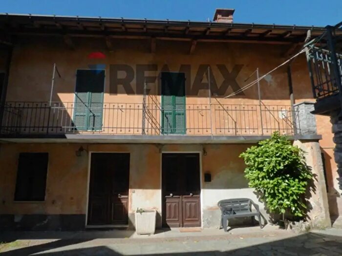 Appartamento trilocale in vendita in Via Castello, Cassano Valcuvia