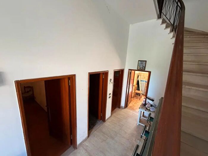 Casa con 6 locali in vendita in Empoli